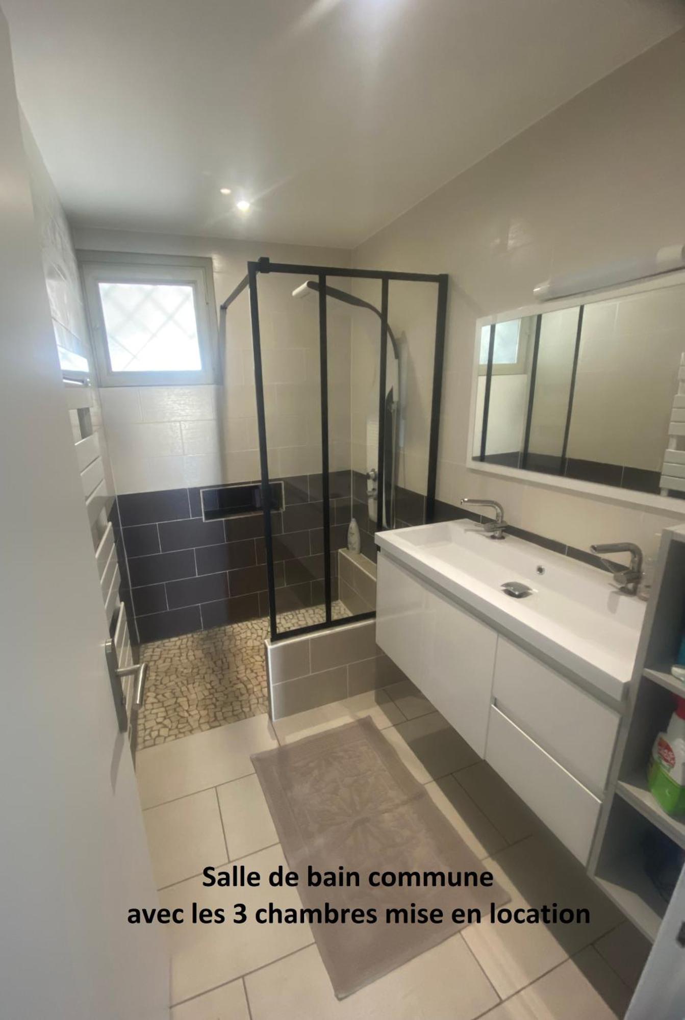 Chambre Dans Logement Partage Chez L Habitant Avec Piscine De 1 A 3 Chambres Grieges Dış mekan fotoğraf