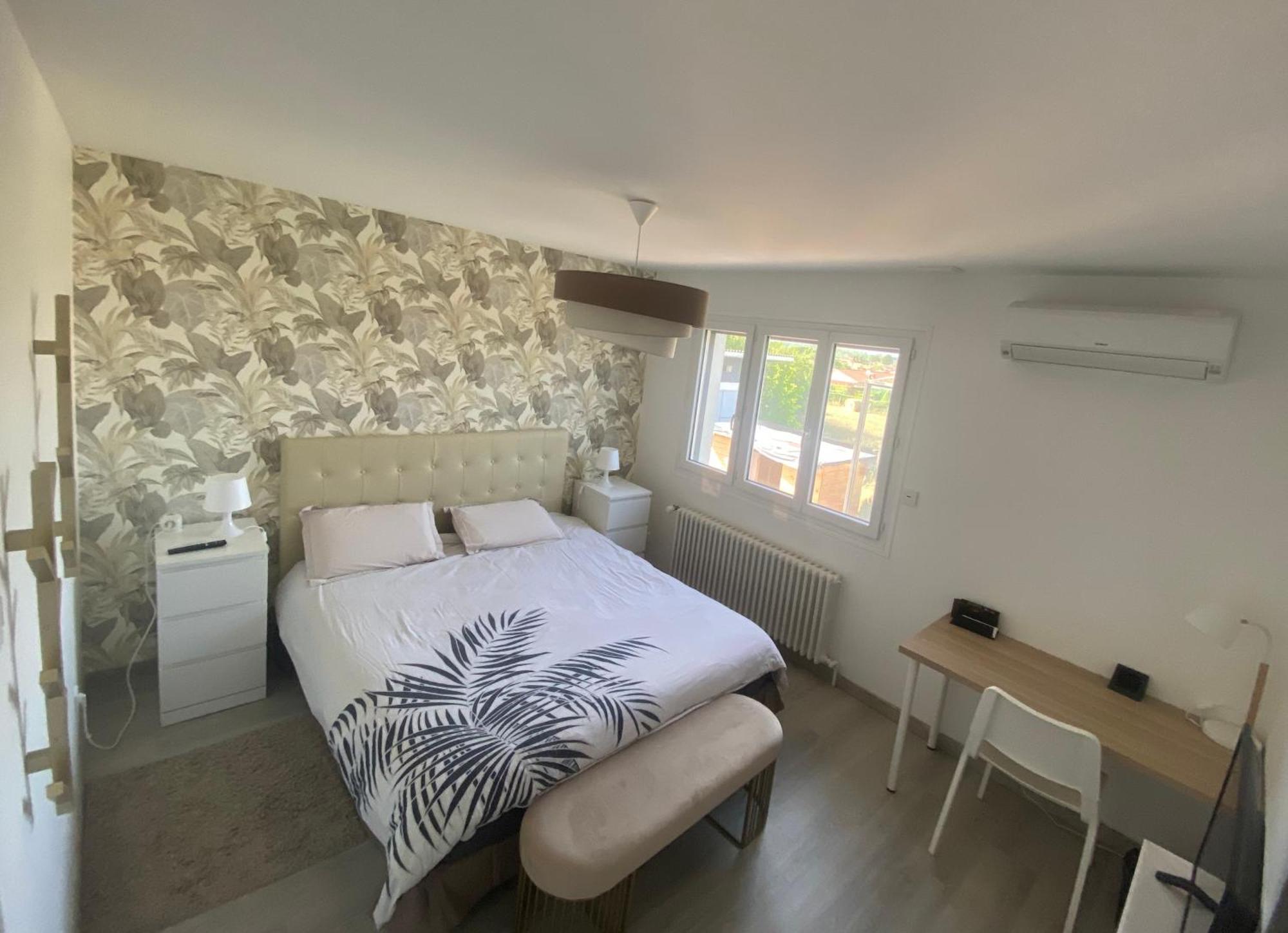Chambre Dans Logement Partage Chez L Habitant Avec Piscine De 1 A 3 Chambres Grieges Oda fotoğraf
