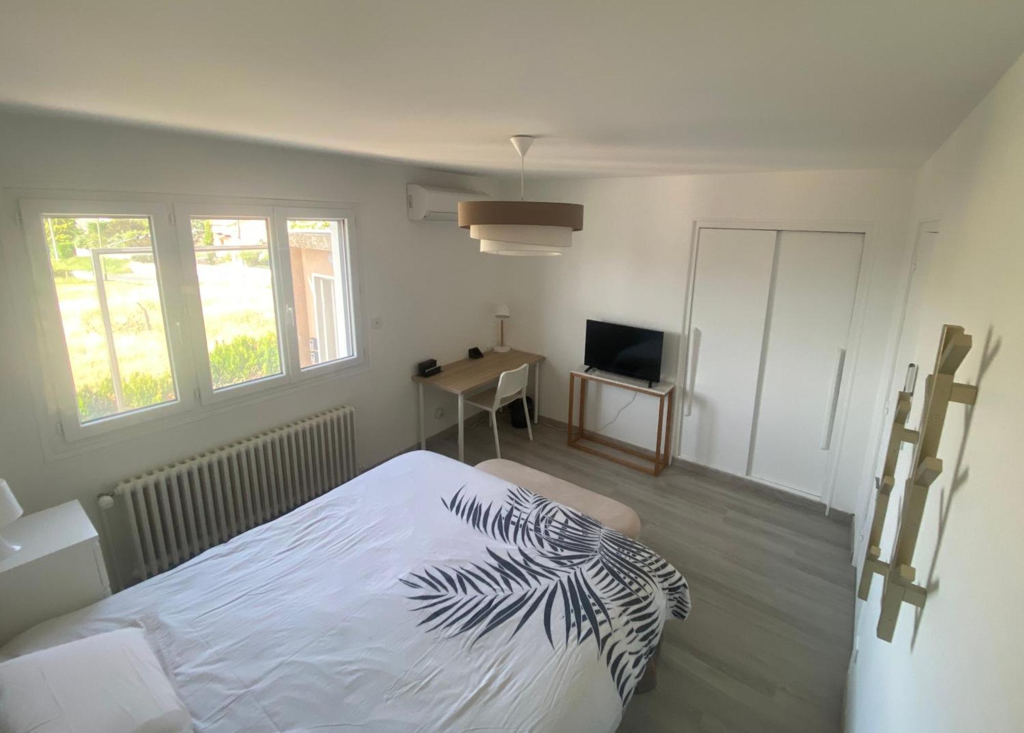 Chambre Dans Logement Partage Chez L Habitant Avec Piscine De 1 A 3 Chambres Grieges Oda fotoğraf